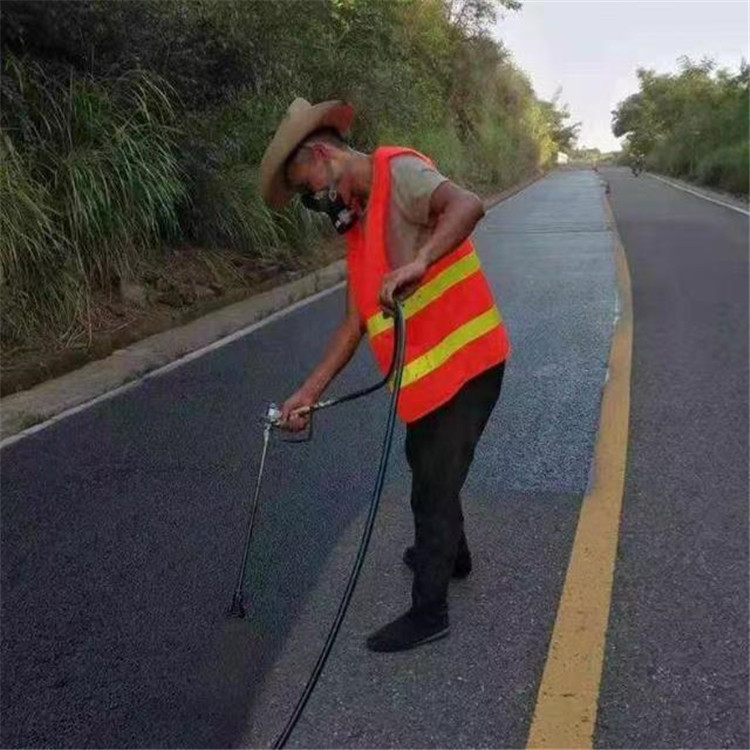 大兴安岭 彩色防滑路面的底涂是保障路面附着力