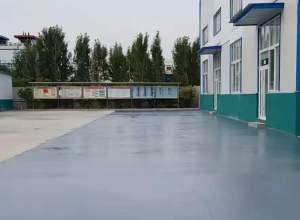 大兴安岭彩色路面喷涂翻新的材料对冬季